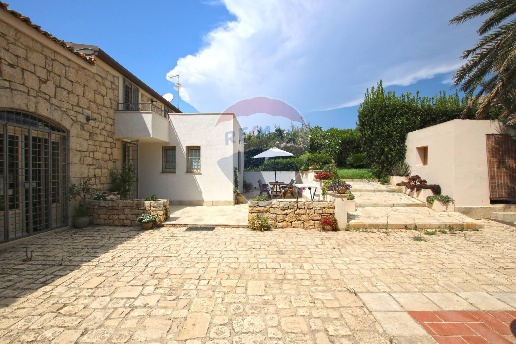 casa indipendente in vendita a Scicli in zona Sampieri