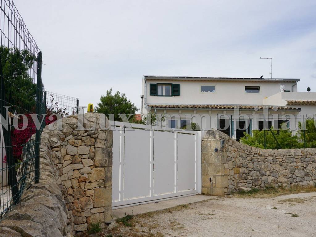 casa indipendente in vendita a Scicli