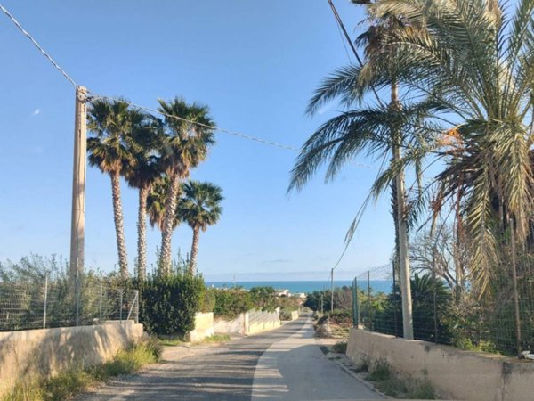 negozio in vendita a Scicli in zona Donnalucata