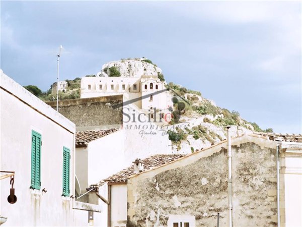 casa indipendente in vendita a Scicli