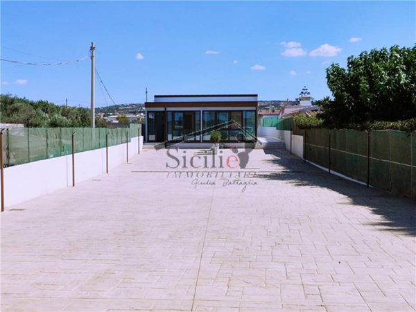 casa indipendente in vendita a Scicli