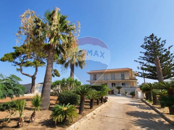 casa indipendente in vendita a Scicli