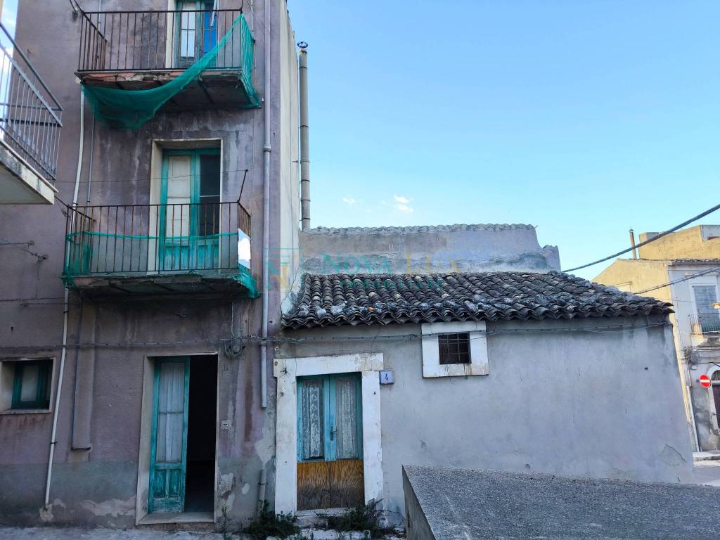 casa indipendente in vendita a Scicli