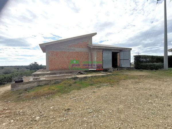 casa indipendente in vendita a Scicli