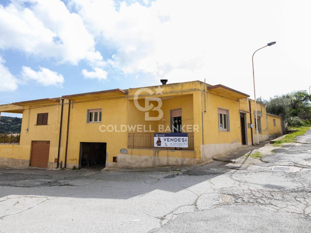 casa indipendente in vendita a Scicli