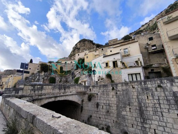 casa indipendente in vendita a Scicli