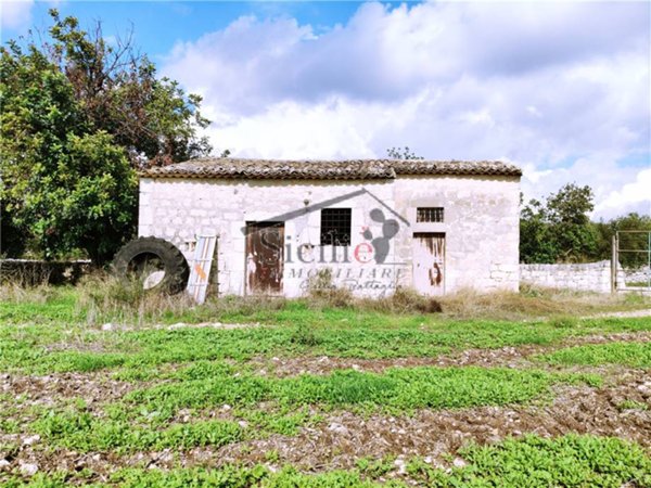 casa indipendente in vendita a Scicli