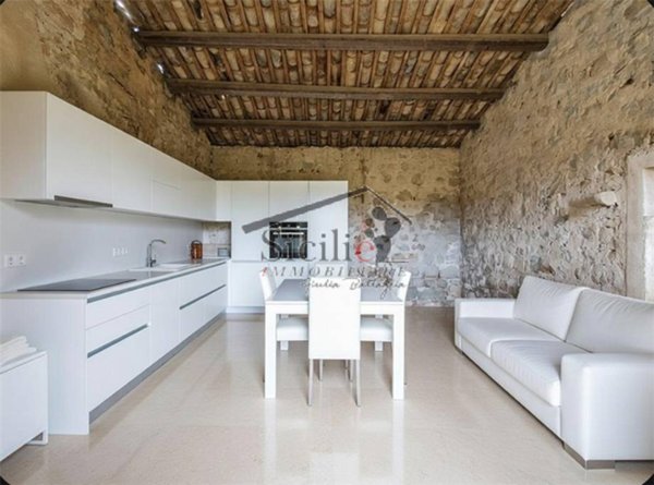casa indipendente in vendita a Scicli