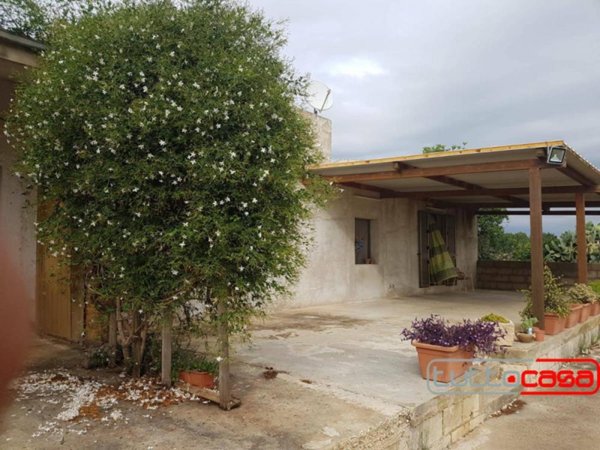 casa indipendente in vendita a Scicli in zona Sampieri