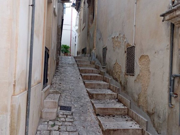 casa indipendente in vendita a Scicli