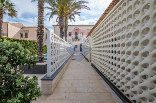 negozio in vendita a Scicli in zona Donnalucata