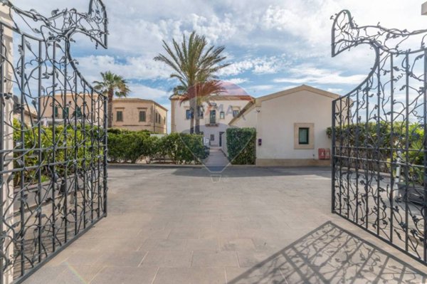 negozio in vendita a Scicli in zona Donnalucata