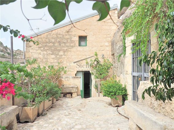 casa indipendente in vendita a Scicli
