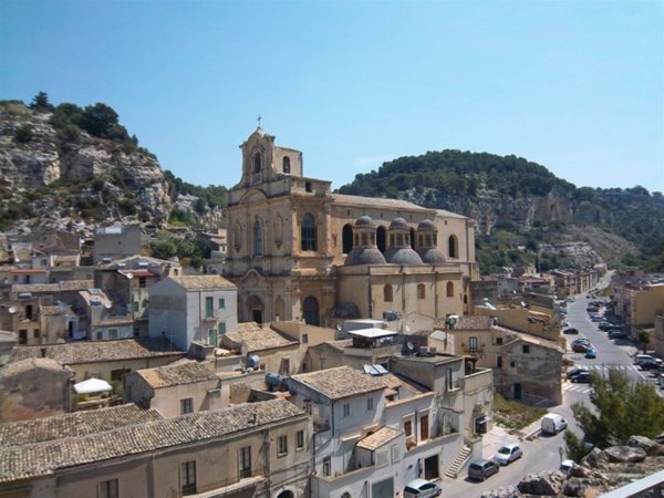 casa indipendente in vendita a Scicli