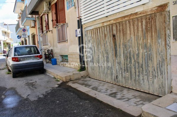 locale di sgombero in vendita a Scicli in zona Donnalucata