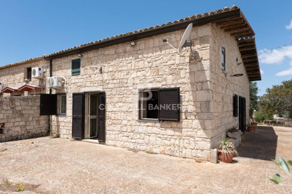 casa indipendente in vendita a Scicli