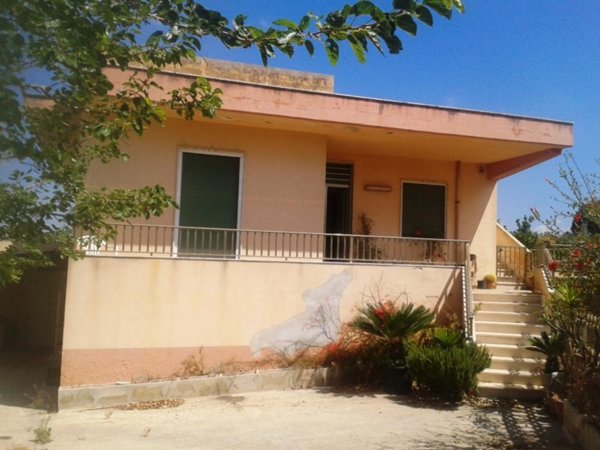 casa indipendente in vendita a Scicli