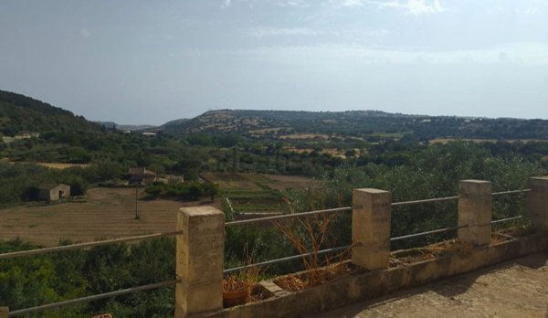 casa indipendente in vendita a Scicli