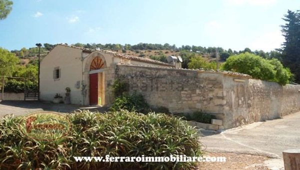 casa indipendente in vendita a Scicli