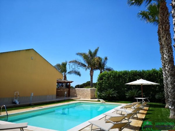 casa indipendente in vendita a Scicli