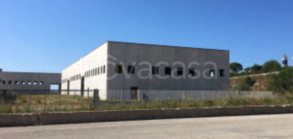 locale commerciale in vendita a Scicli