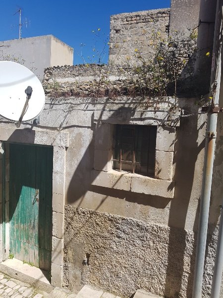 casa indipendente in vendita a Scicli