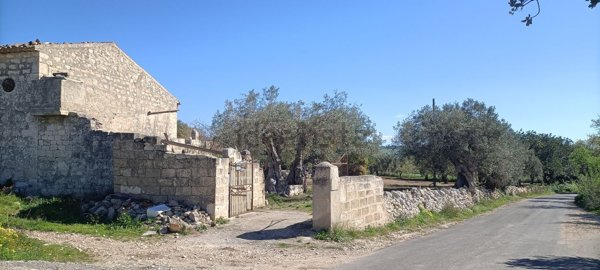 pentavano in vendita a Scicli