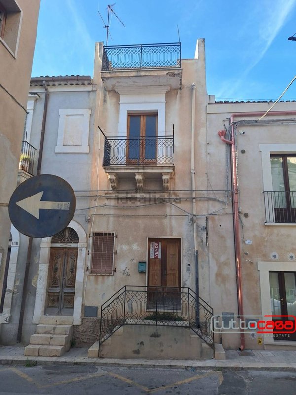 casa indipendente in vendita a Scicli