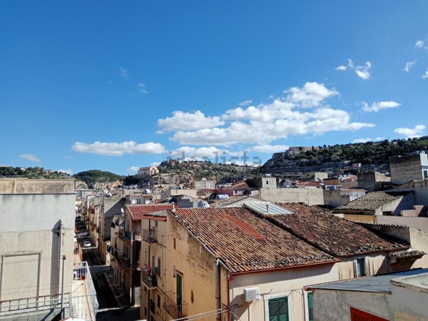 casa indipendente in vendita a Scicli