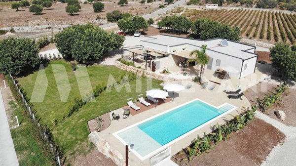 casa indipendente in vendita a Scicli in zona Donnalucata