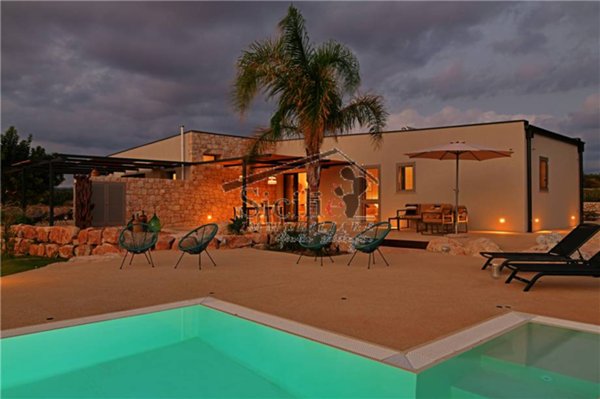 casa indipendente in vendita a Scicli in zona Donnalucata