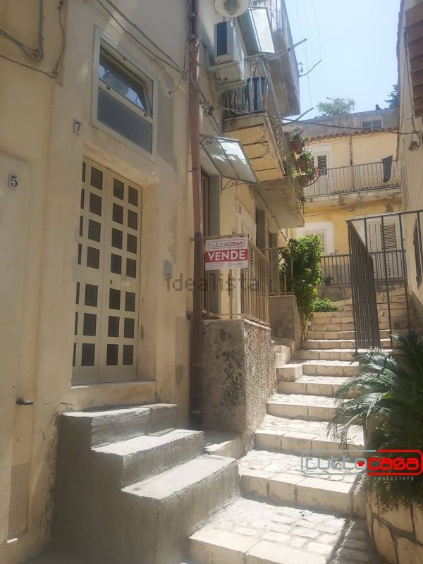 casa indipendente in vendita a Scicli