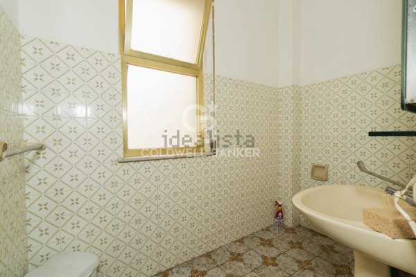 locale commerciale in vendita a Scicli