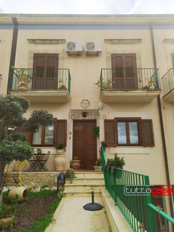 casa indipendente in vendita a Scicli