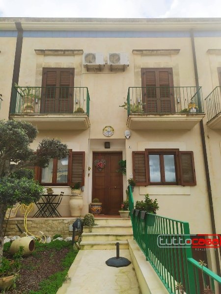 casa indipendente in vendita a Scicli