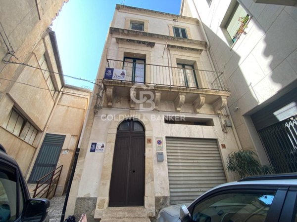 casa indipendente in vendita a Scicli