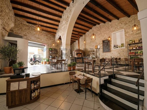 locale commerciale in vendita a Scicli