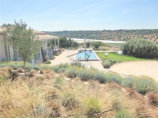 casa indipendente in vendita a Scicli