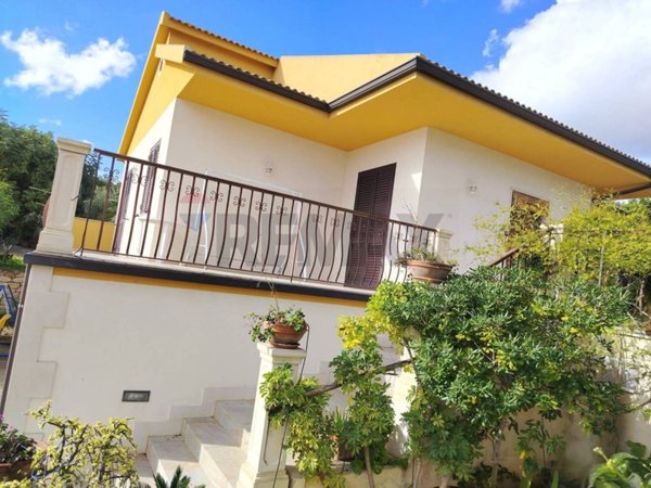 casa indipendente in vendita a Scicli in zona Sampieri