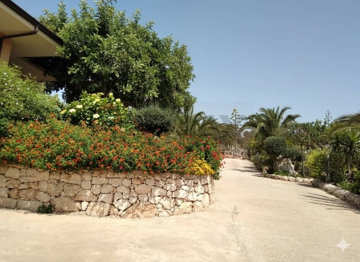 casa indipendente in vendita a Scicli in zona Sampieri