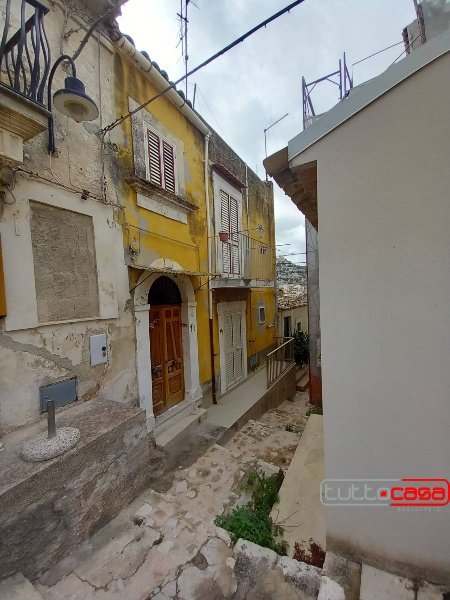 casa indipendente in vendita a Scicli