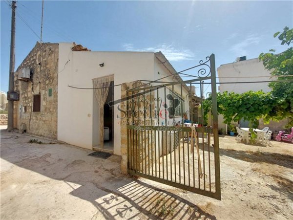 casa indipendente in vendita a Scicli in zona Donnalucata
