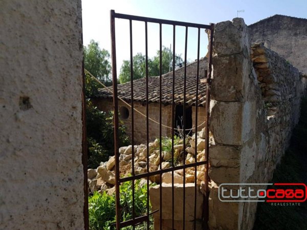 casa indipendente in vendita a Scicli