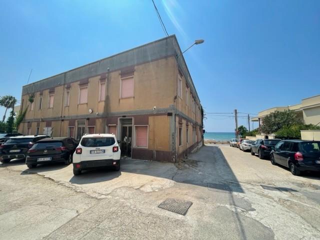 negozio in vendita a Scicli in zona Donnalucata