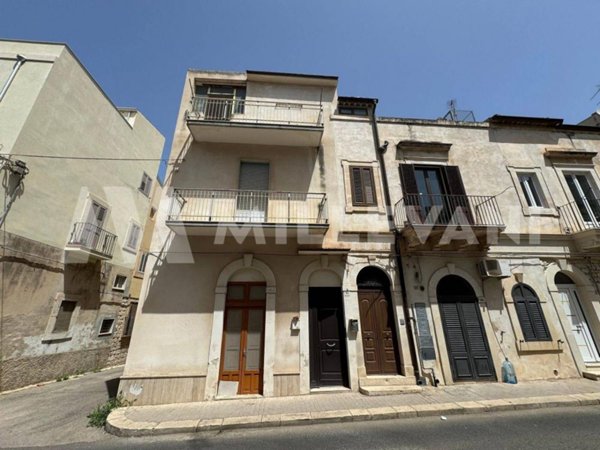 casa indipendente in vendita a Scicli