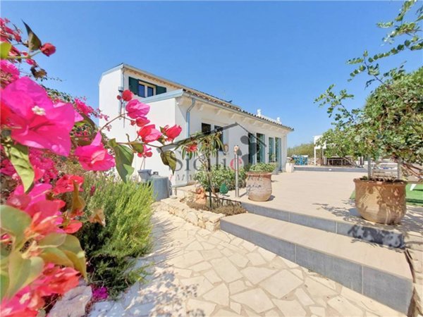 casa indipendente in vendita a Scicli