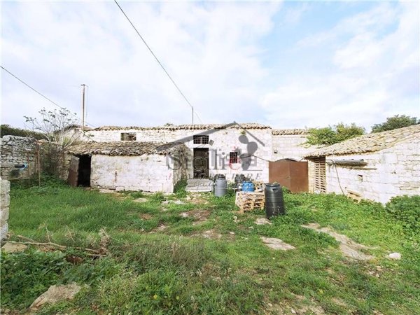 casa indipendente in vendita a Scicli