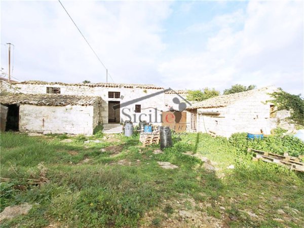 casa indipendente in vendita a Scicli