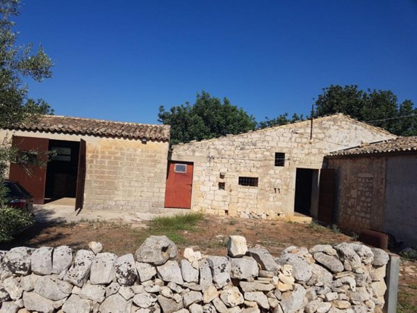 casa indipendente in vendita a Scicli