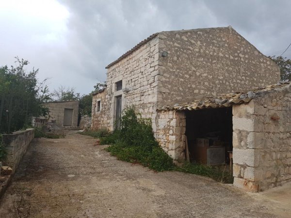 casa indipendente in vendita a Scicli